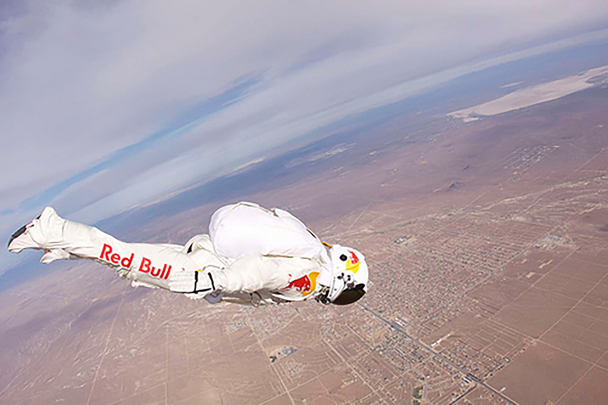 Парашютист Red bull